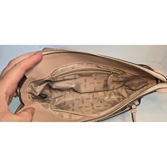 DKNY Baby Pink Faux Leather Crossbody w/Gold Accents Adjst Strap Great Condition - Picture 6 of 13